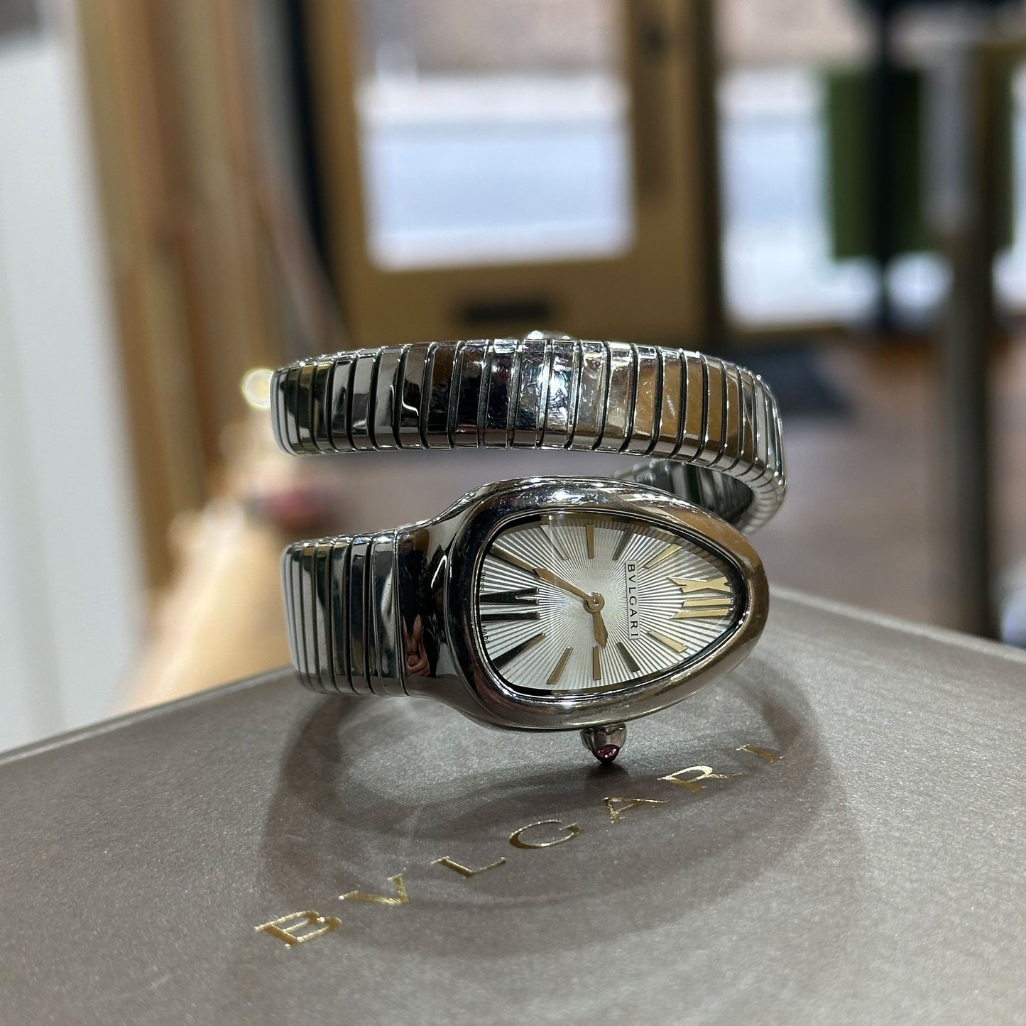 Bvlgari Serpenti Tubogas 101828 – Small 35mm White Dial Stainless Steel Ladies Watch with a textured band on a gray surface