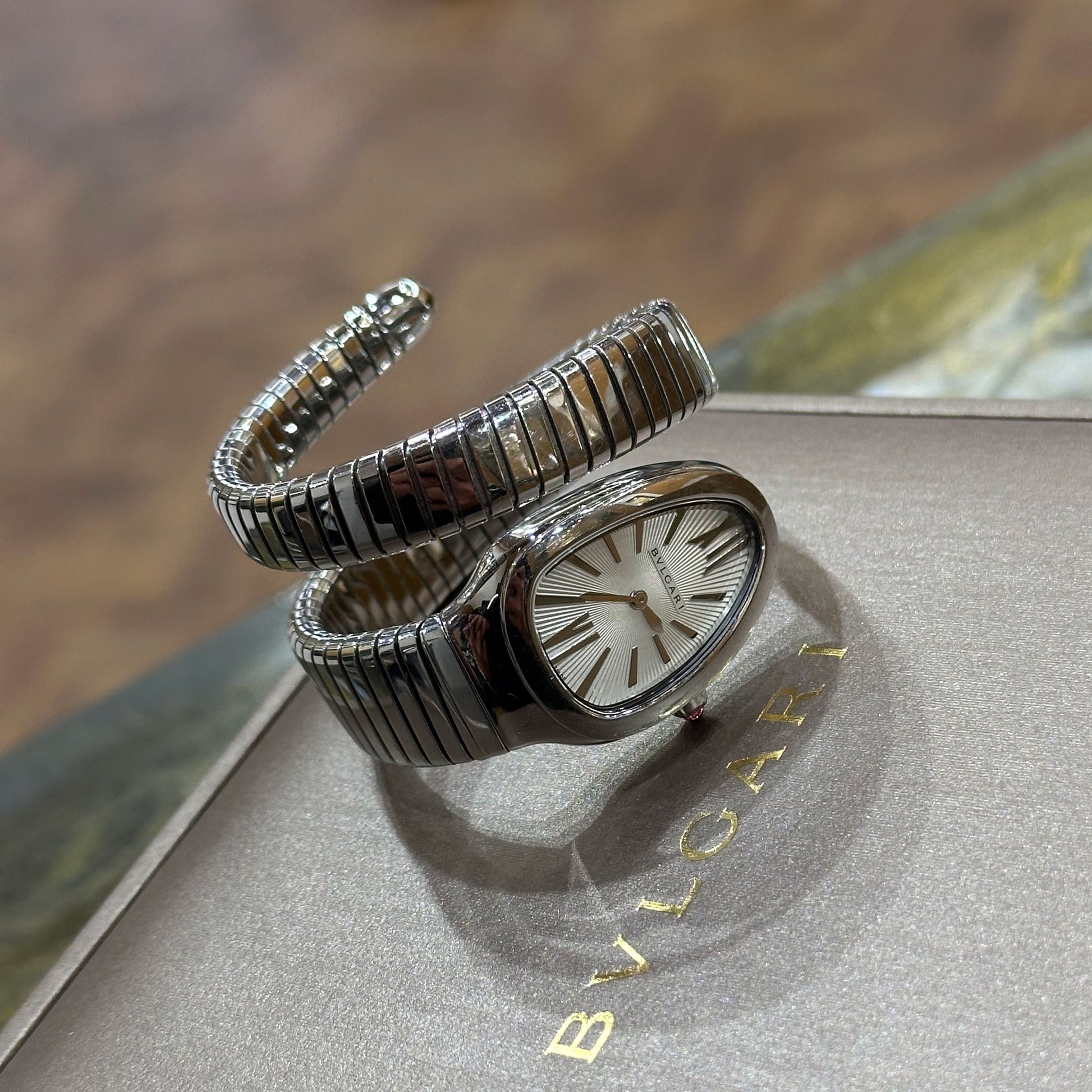 Bvlgari Serpenti Tubogas 101828 – Small 35mm White Dial Stainless Steel Ladies Watch with Roman numeral design on a Bvlgari box