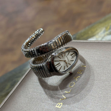 Bvlgari Serpenti Tubogas 101828 – Small 35mm White Dial Stainless Steel Ladies Watch with Roman numeral design on a Bvlgari box
